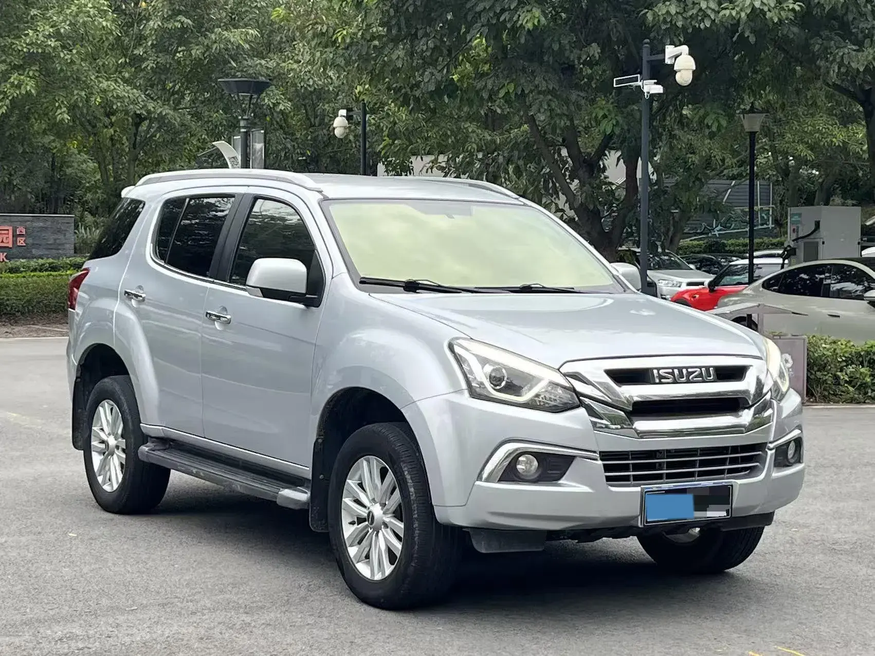 2018 ISUZU MU-X thumbnail 3