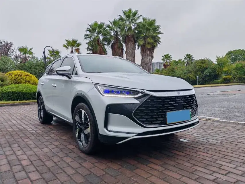 2024 BYD TANG thumbnail 3