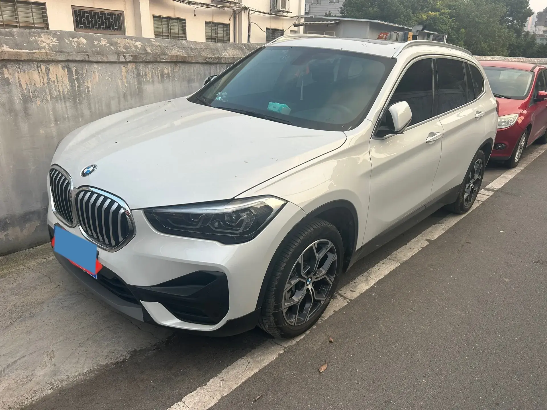 2022 BMW X1 view 1