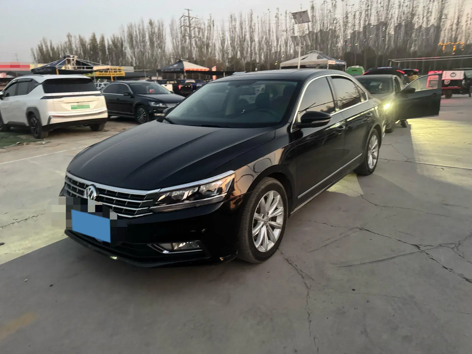 2017 VOLKSWAGEN PASSAT view 1