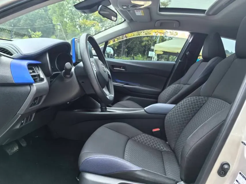 2021 Toyota C-HR 2.0L 171HP L4 CVT,autocango,china used car exporter,china ev exporter,chinese used car exporter,chinese used ev exporter