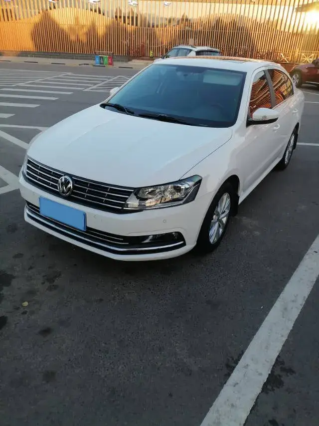 2017 VOLKSWAGEN LAVIDA view 1