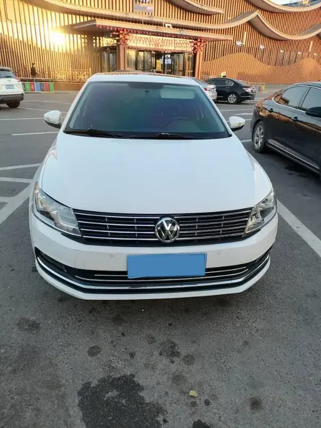 2017 VOLKSWAGEN LAVIDA thumbnail 2