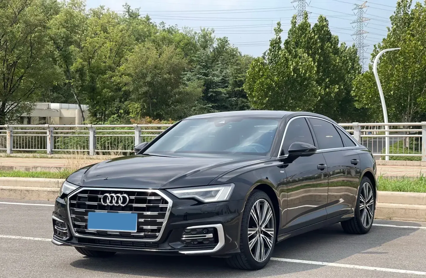 2023 AUDI A6L view 1