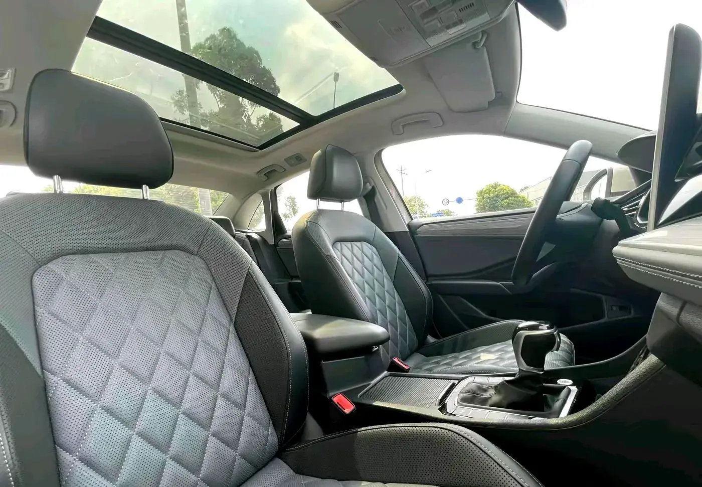 2023 VOLKSWAGEN SAGITAR thumbnail 2