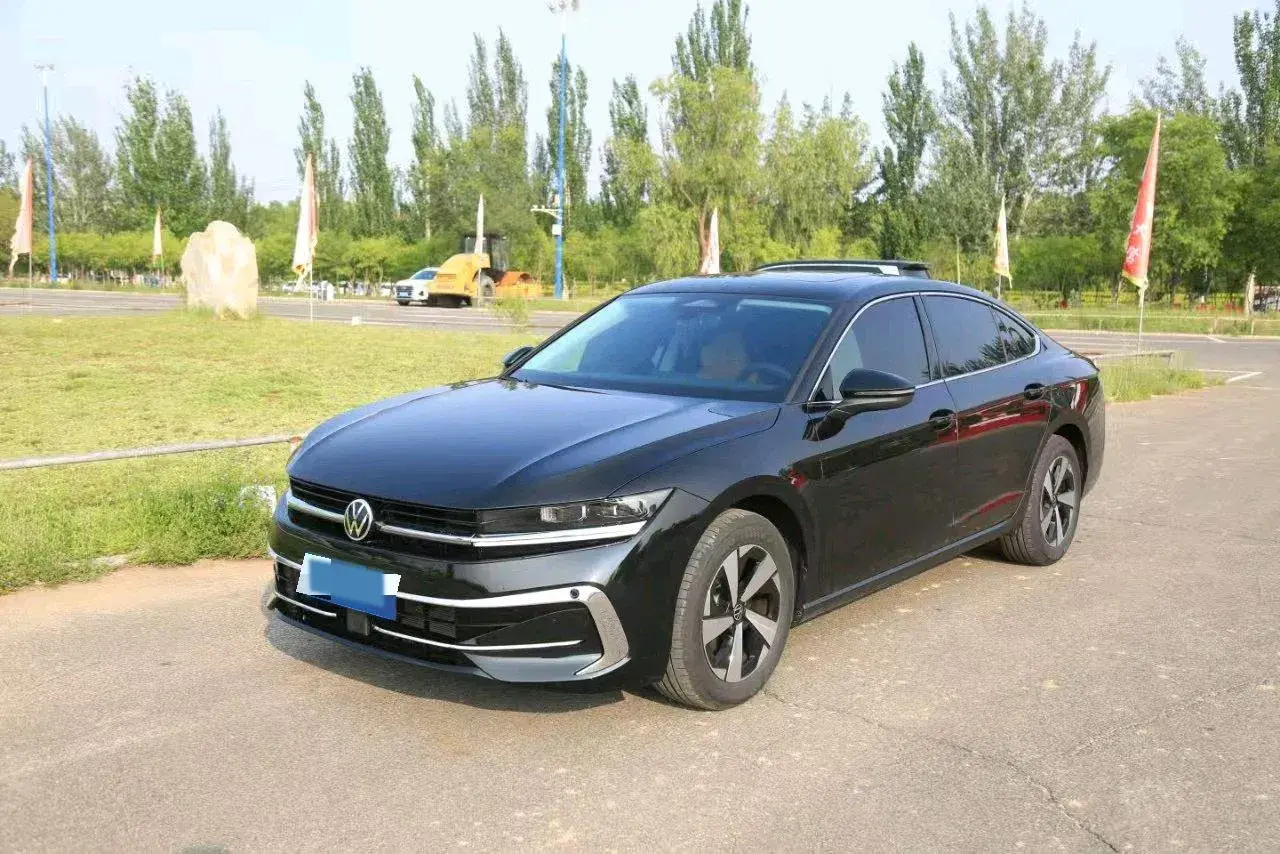 2024 VOLKSWAGEN MAGOTAN view 1