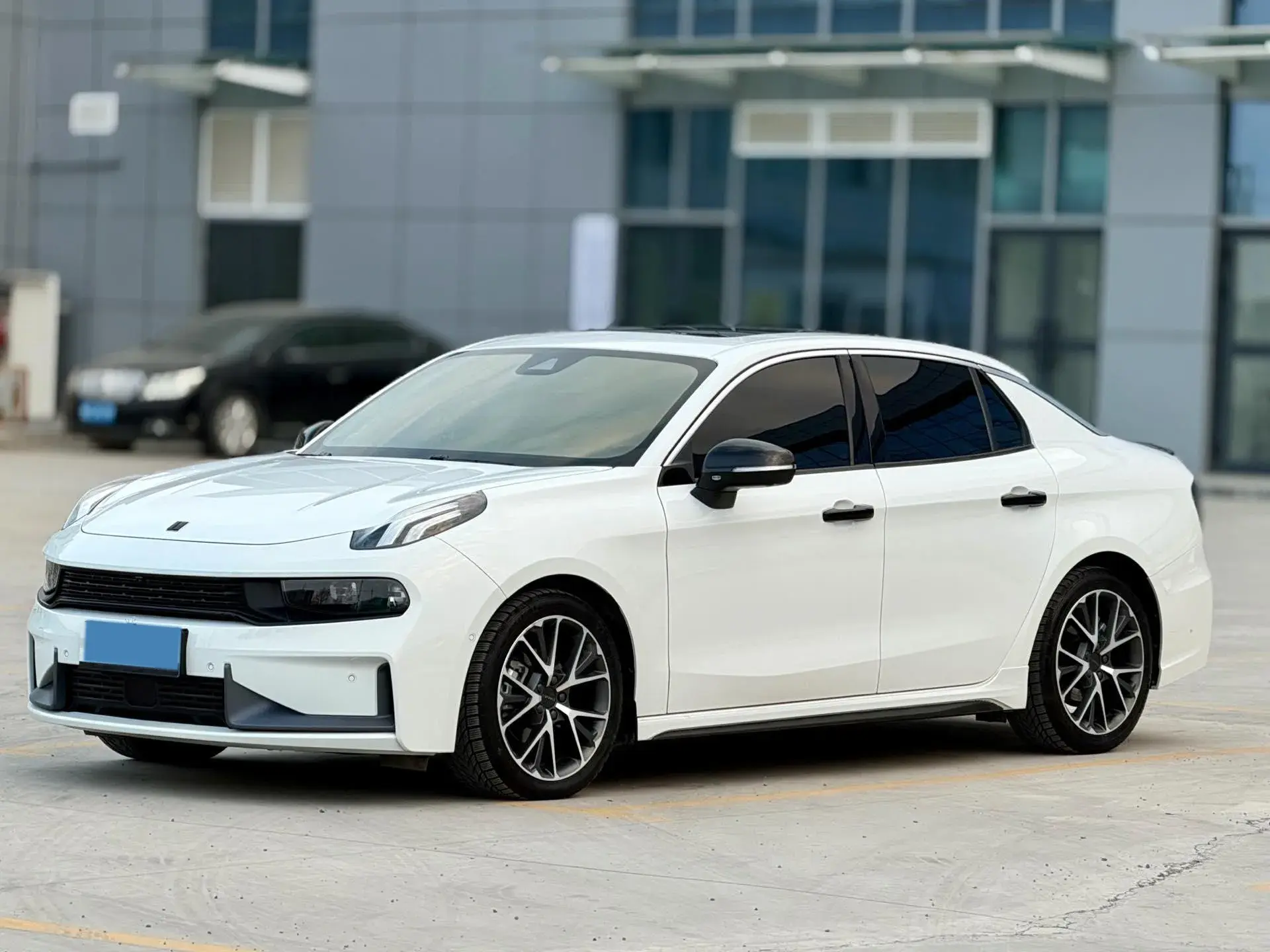 2022 LYNK&CO 03 view 1