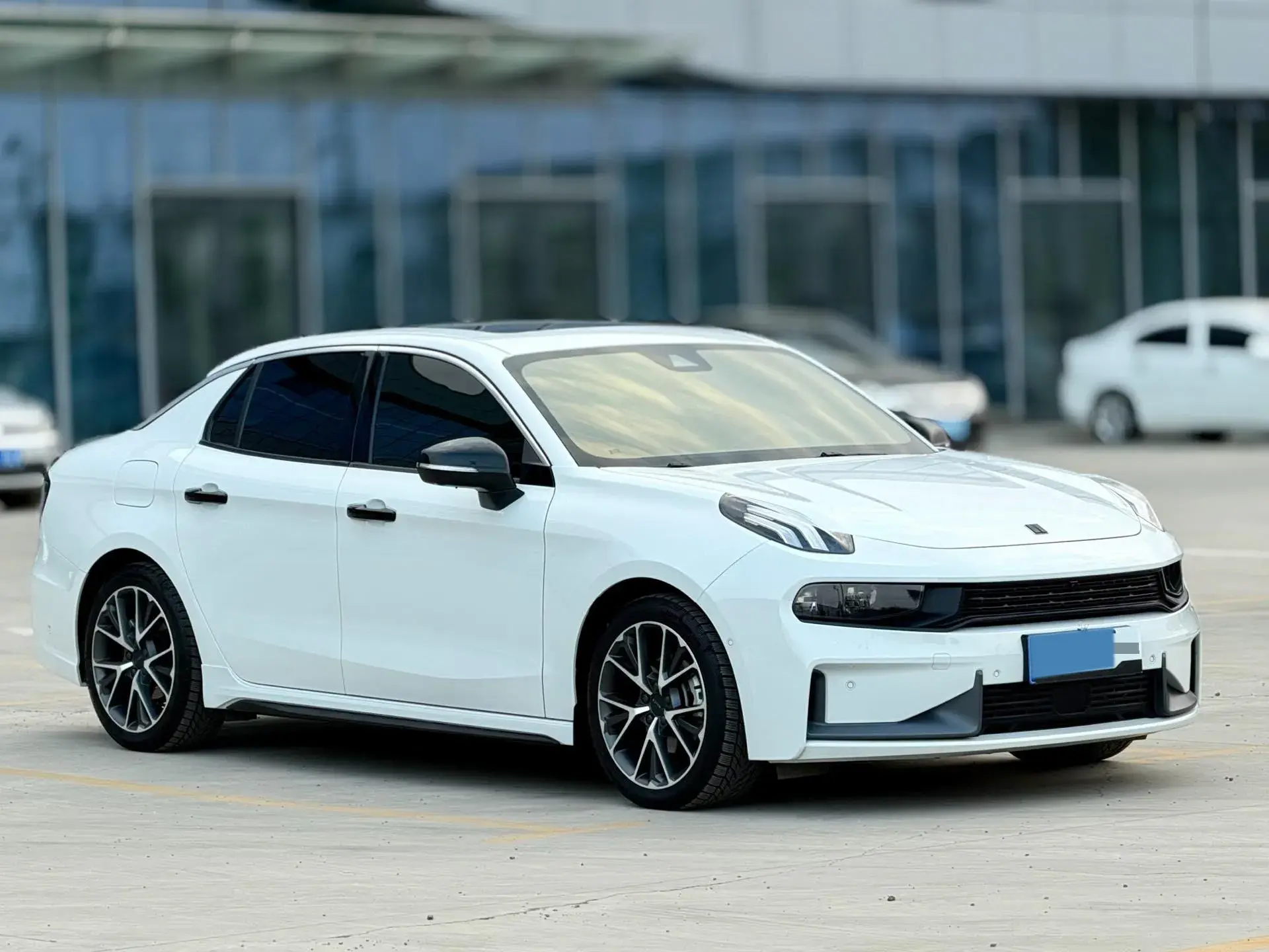 2022 LYNK&CO 03 thumbnail 3