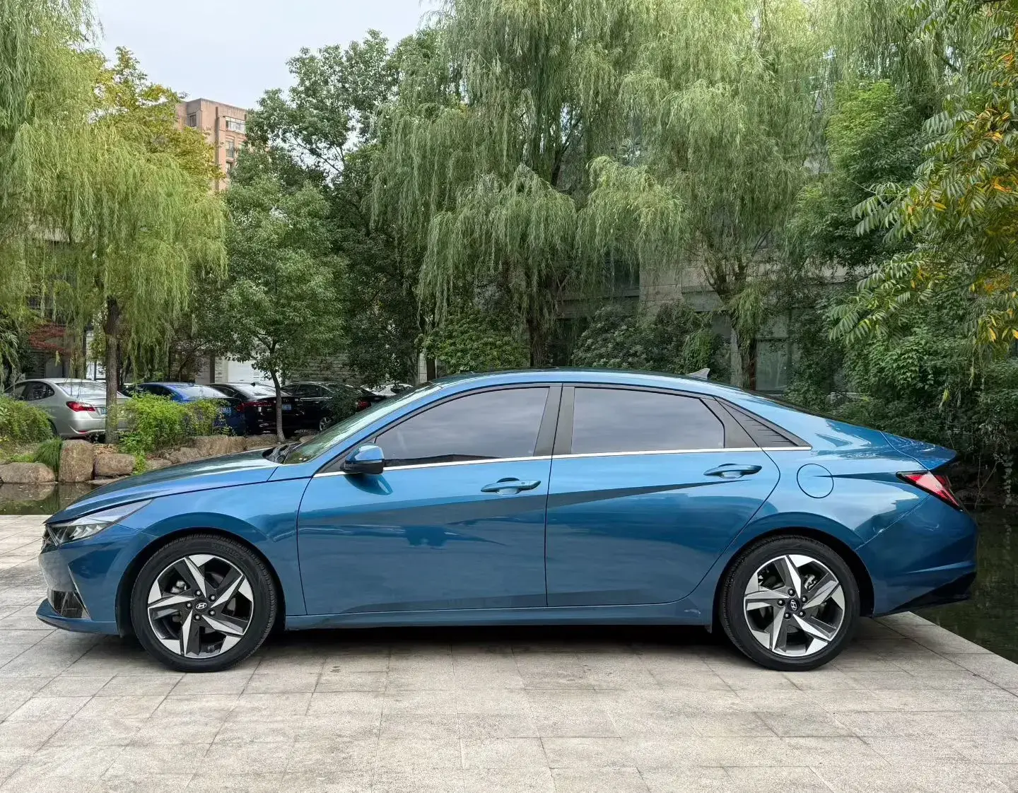 2021 HYUNDAI ELANTRA thumbnail 3