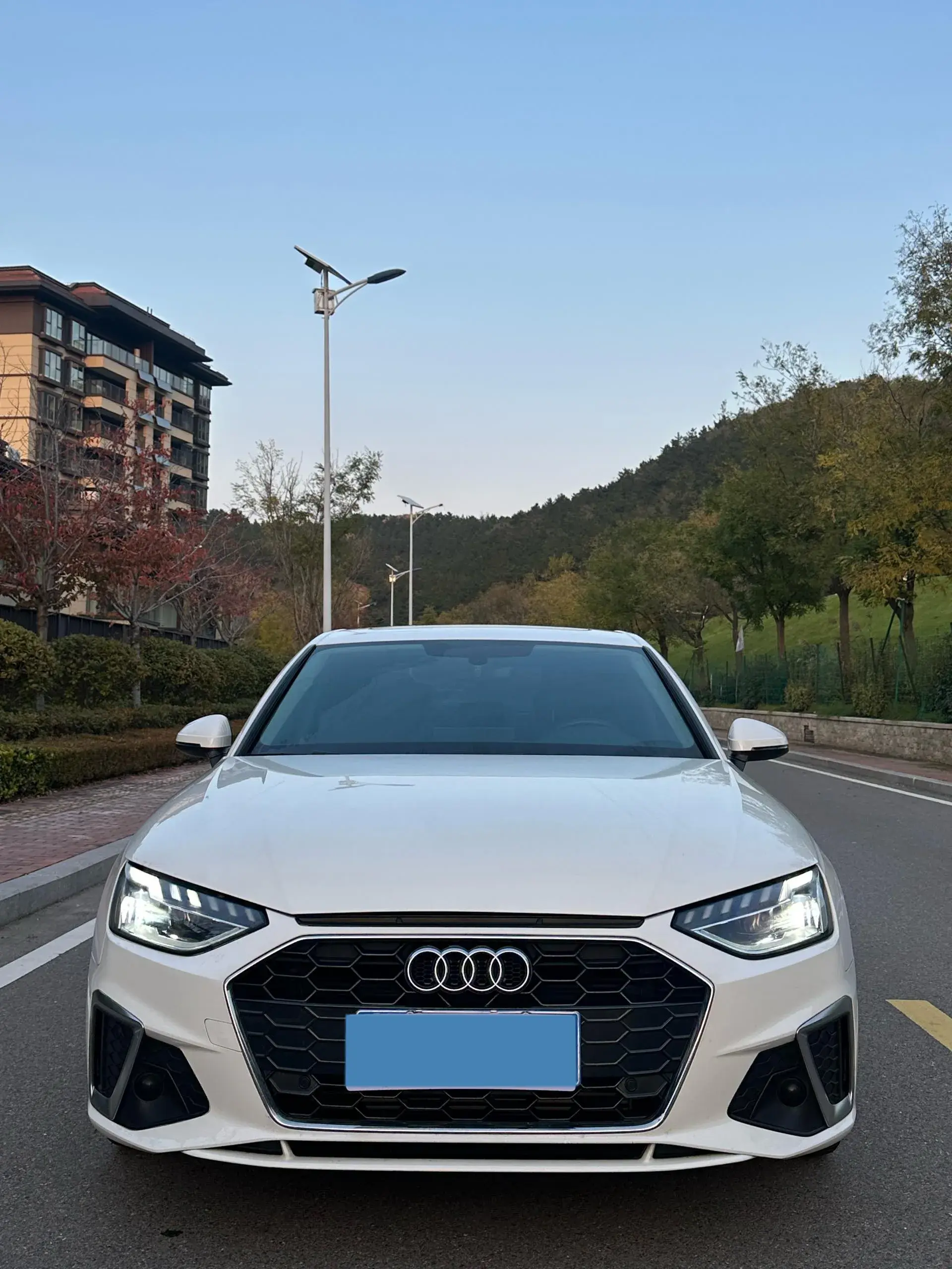 2022 AUDI A4L thumbnail 3