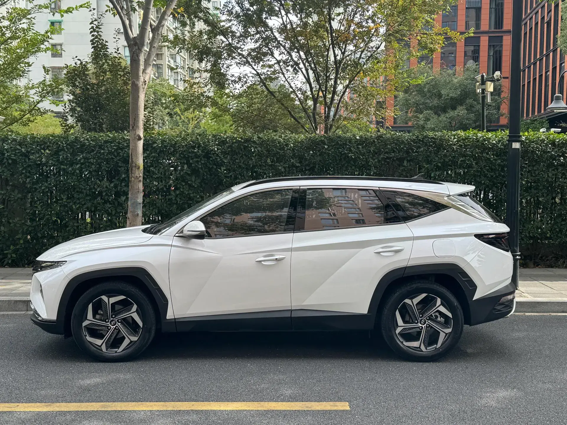 2021 HYUNDAI TUCSON thumbnail 3