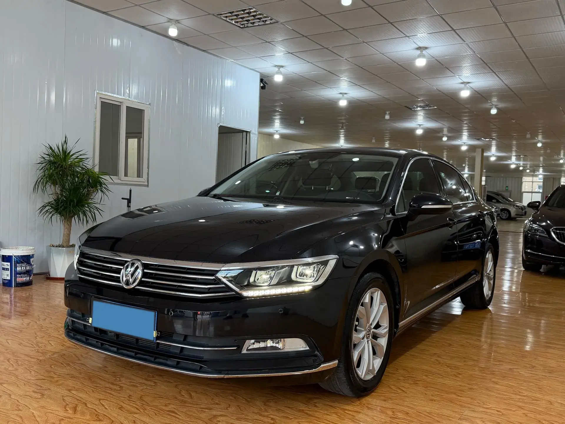 2019 VOLKSWAGEN MAGOTAN view 1