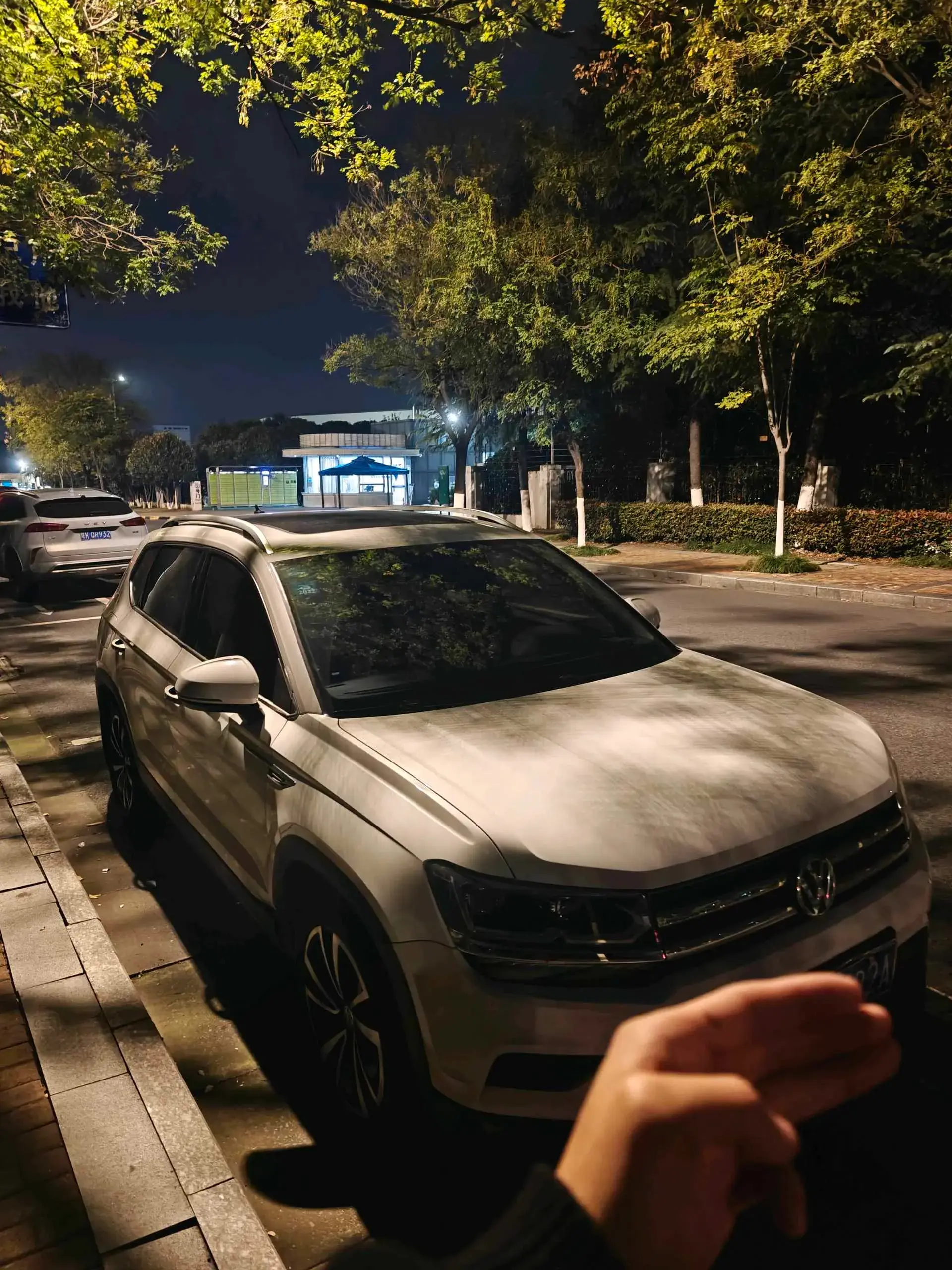 2020 VOLKSWAGEN THARU thumbnail 3