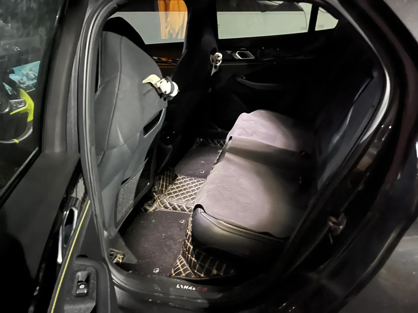 2023 LYNK&CO 03 thumbnail 3