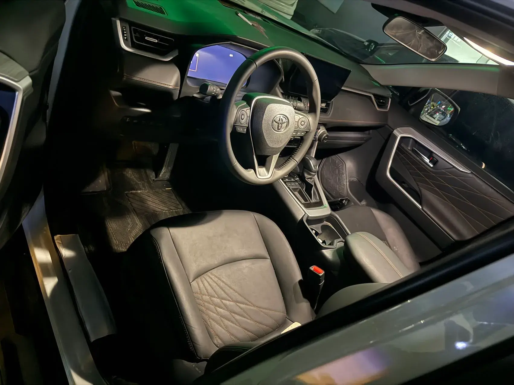 2024 TOYOTA RAV4 thumbnail 4