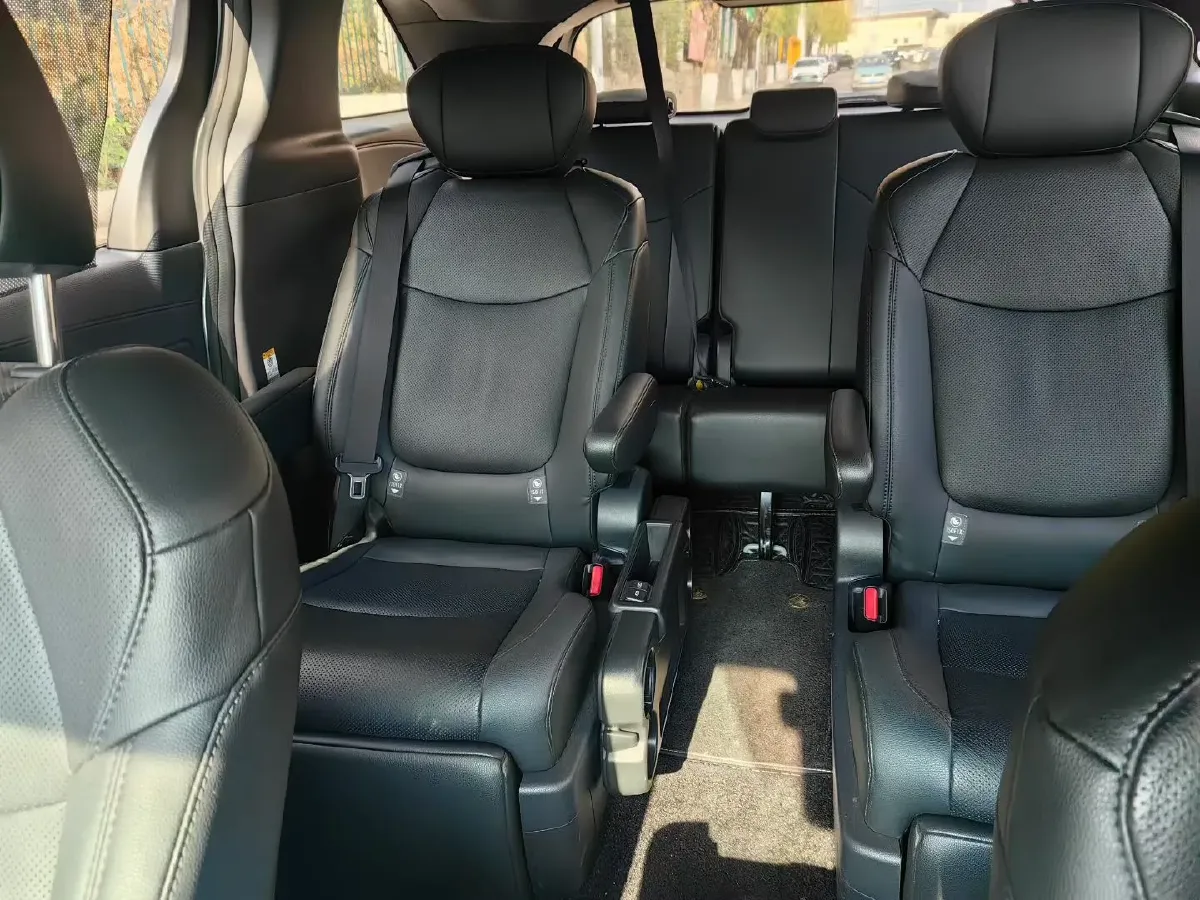 2023 Toyota Sienna 2.5L 189HP L4 E-CVT Hybrid,autocango,china used car exporter,china ev exporter,chinese used car exporter,chinese used ev exporter