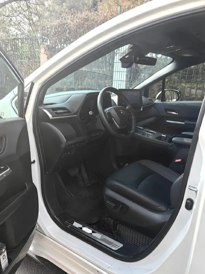2023 Toyota Sienna 2.5L 189HP L4 E-CVT Hybrid,autocango,china used car exporter,china ev exporter,chinese used car exporter,chinese used ev exporter