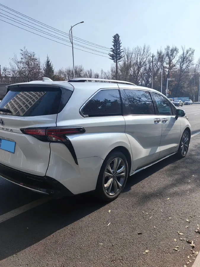 2023 Toyota Sienna 2.5L 189HP L4 E-CVT Hybrid,autocango,china used car exporter,china ev exporter,chinese used car exporter,chinese used ev exporter