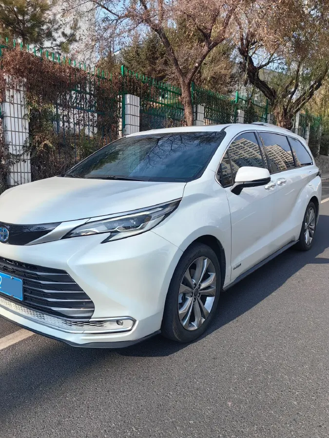 2023 Toyota Sienna 2.5L 189HP L4 E-CVT Hybrid,autocango,china used car exporter,china ev exporter,chinese used car exporter,chinese used ev exporter