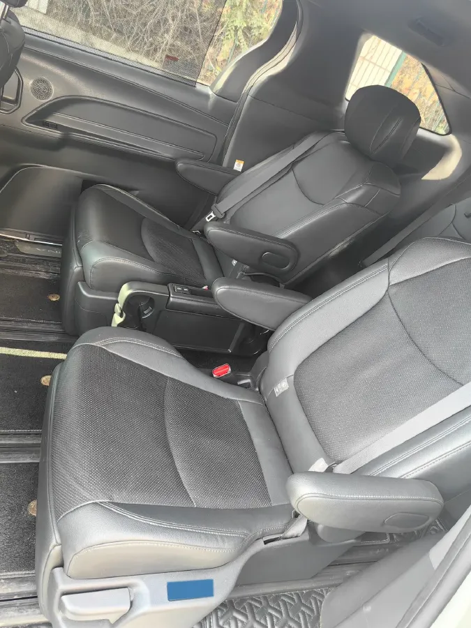 2023 Toyota Sienna 2.5L 189HP L4 E-CVT Hybrid,autocango,china used car exporter,china ev exporter,chinese used car exporter,chinese used ev exporter