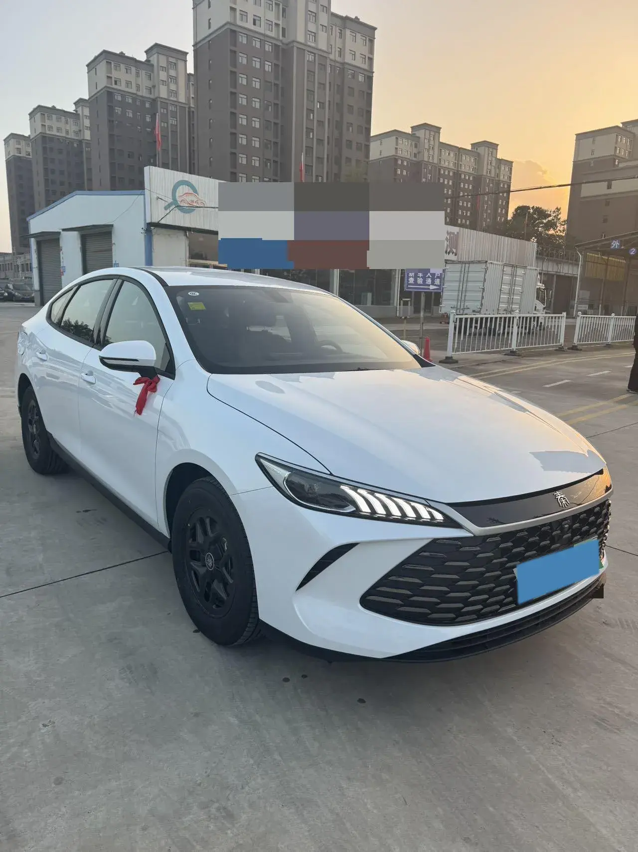 2025 BYD SEAL05 thumbnail 3