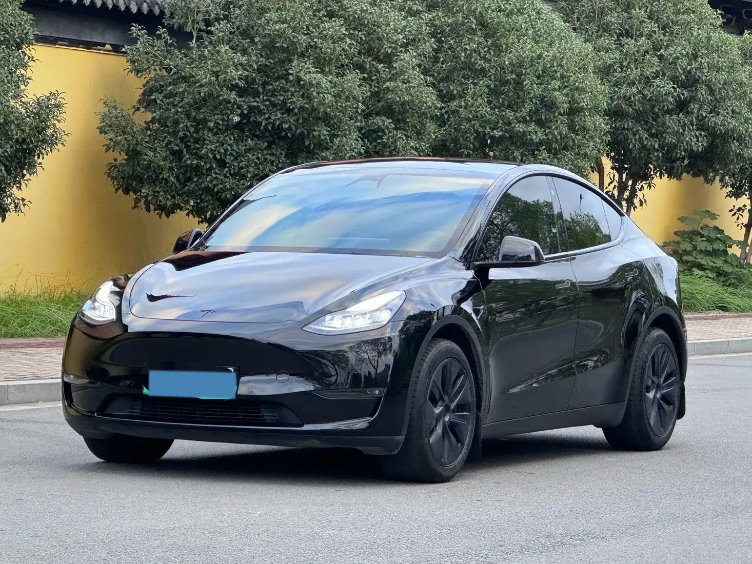 2023 TESLA MODEL view 1