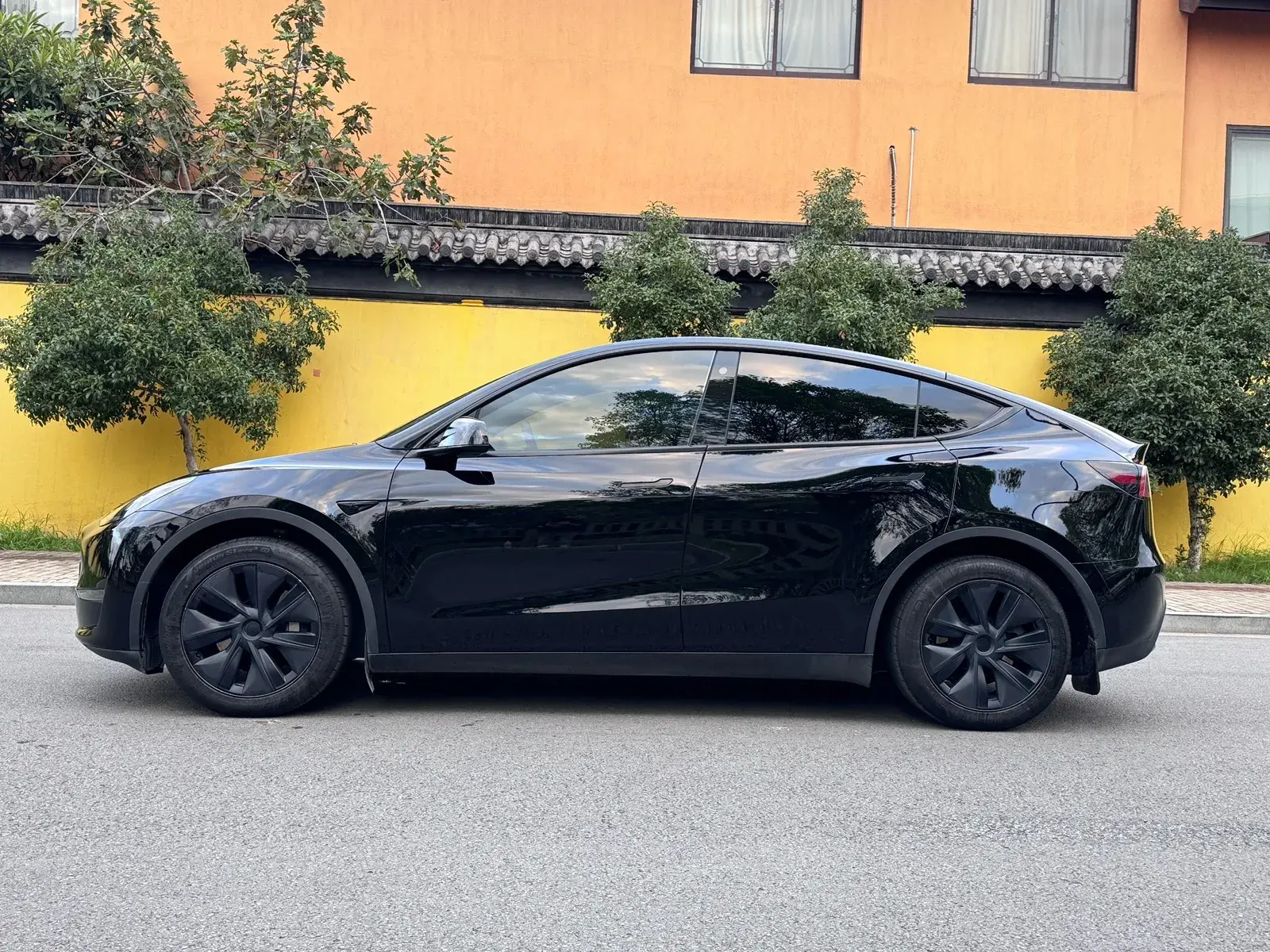 2023 TESLA MODEL thumbnail 3