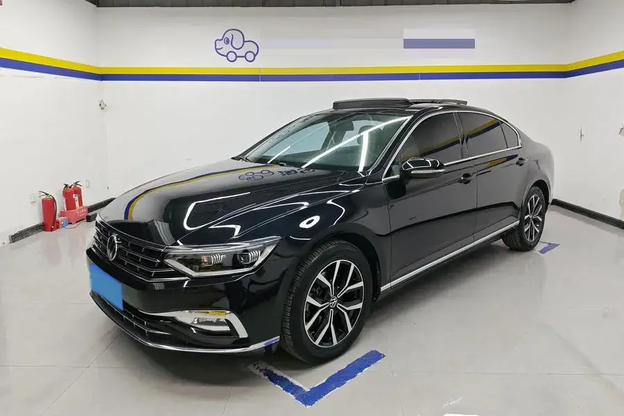 2020 VOLKSWAGEN MAGOTAN view 1