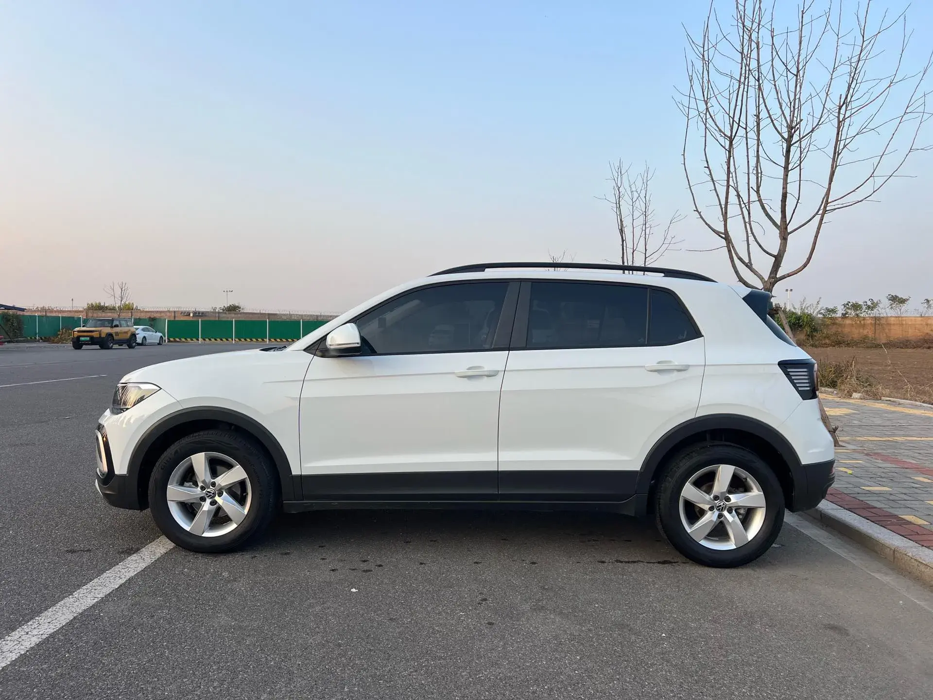 2023 VOLKSWAGEN T-CROSS thumbnail 4