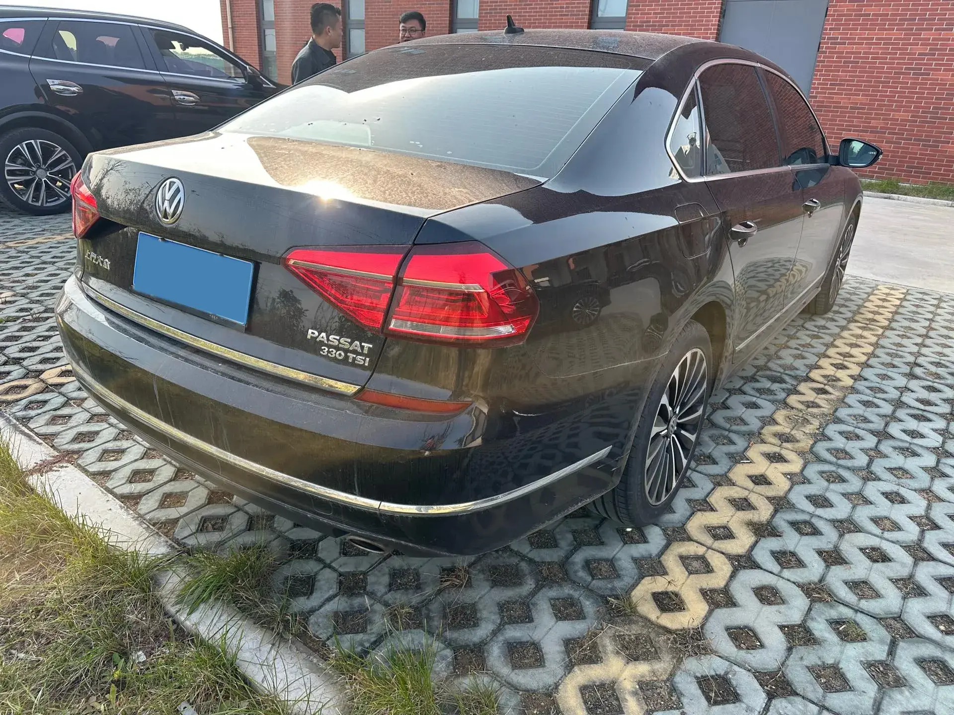 2017 VOLKSWAGEN PASSAT thumbnail 3