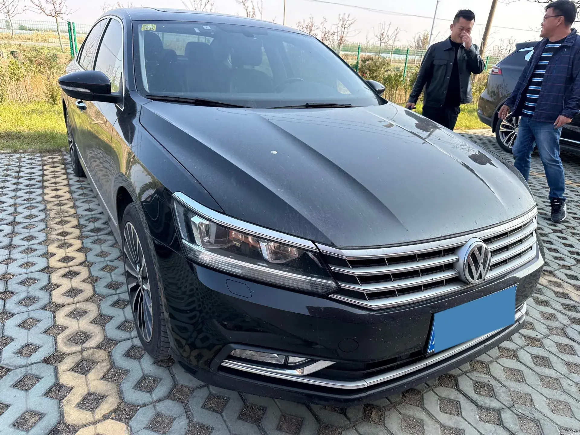 2017 VOLKSWAGEN PASSAT thumbnail 2