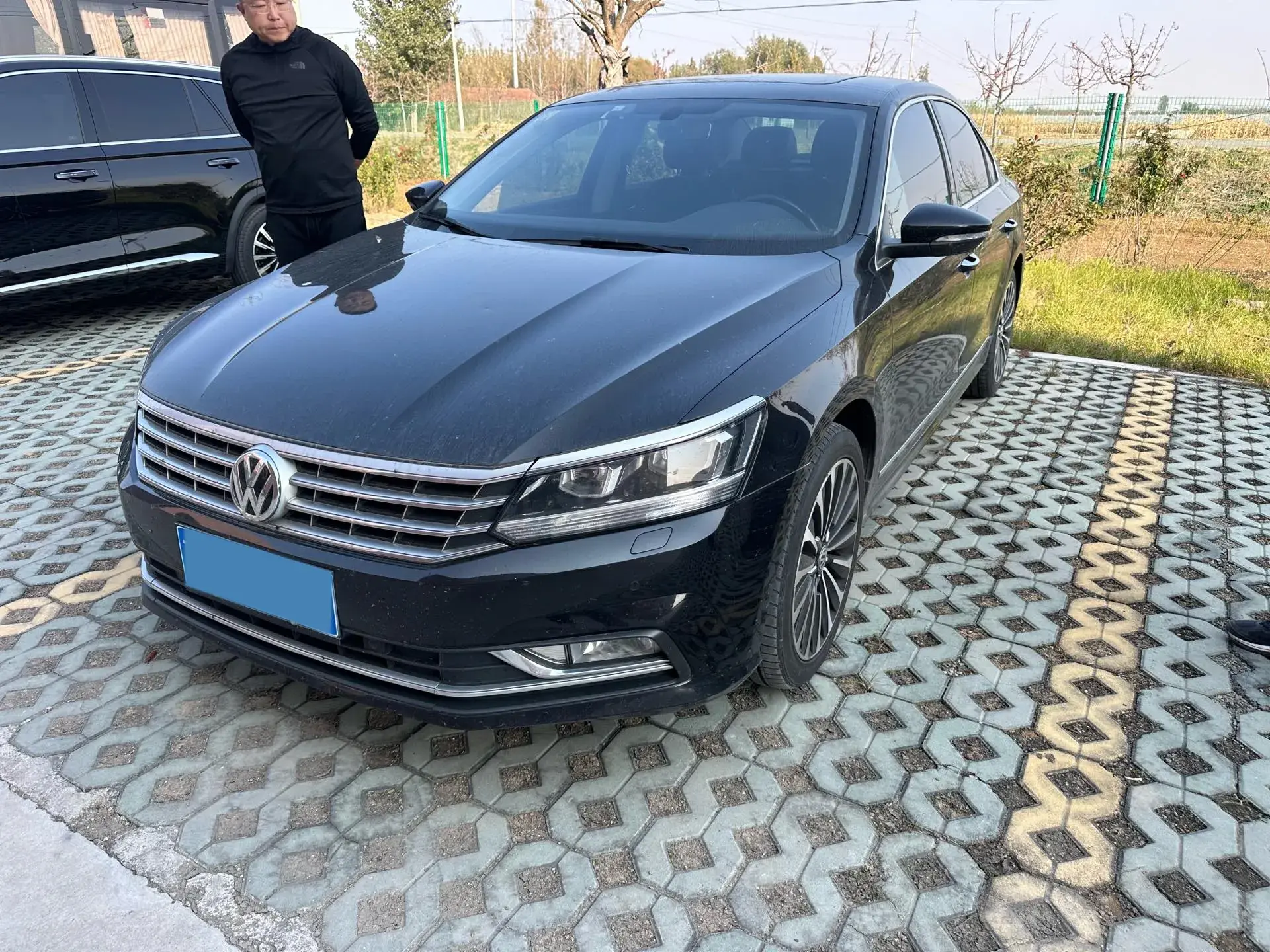2017 VOLKSWAGEN PASSAT view 1