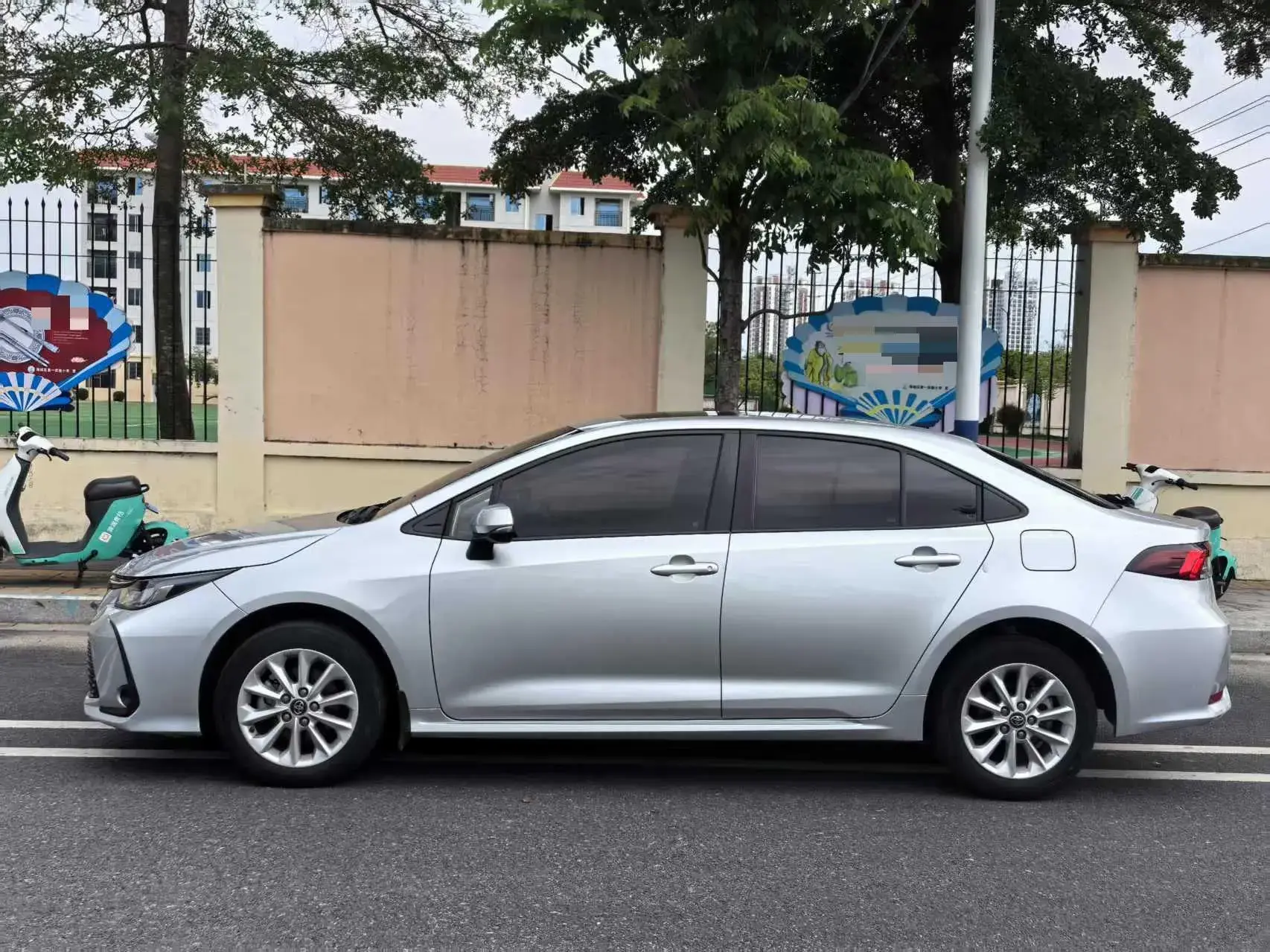 2021 TOYOTA COROLLA thumbnail 3