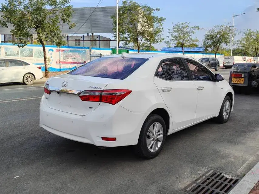 2017 TOYOTA COROLLA thumbnail 4