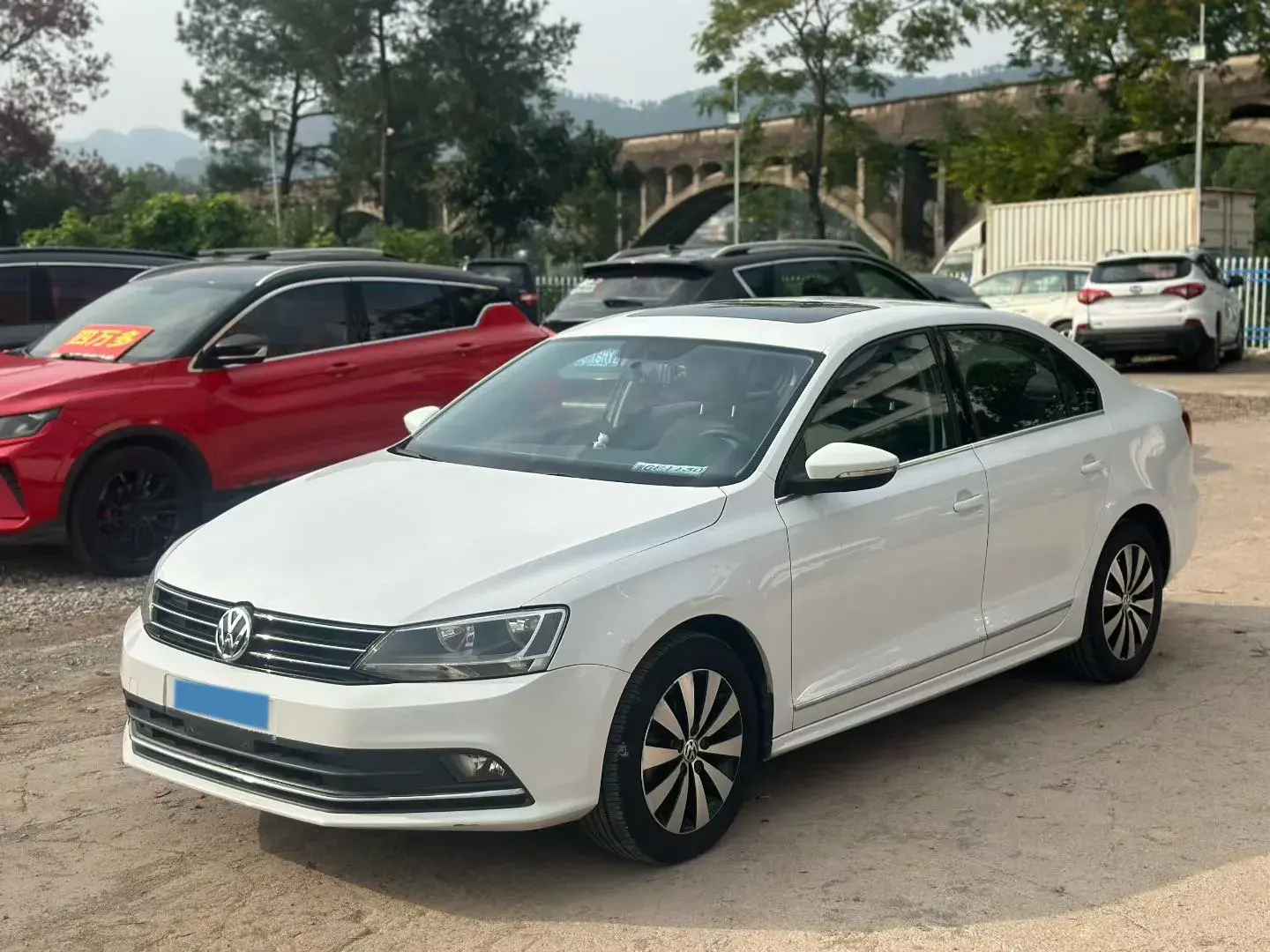 2017 VOLKSWAGEN SAGITAR view 1