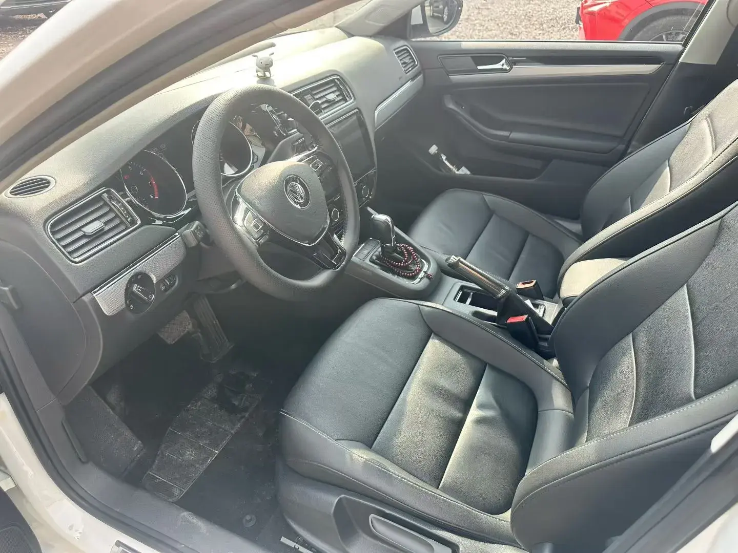 2017 VOLKSWAGEN SAGITAR thumbnail 4