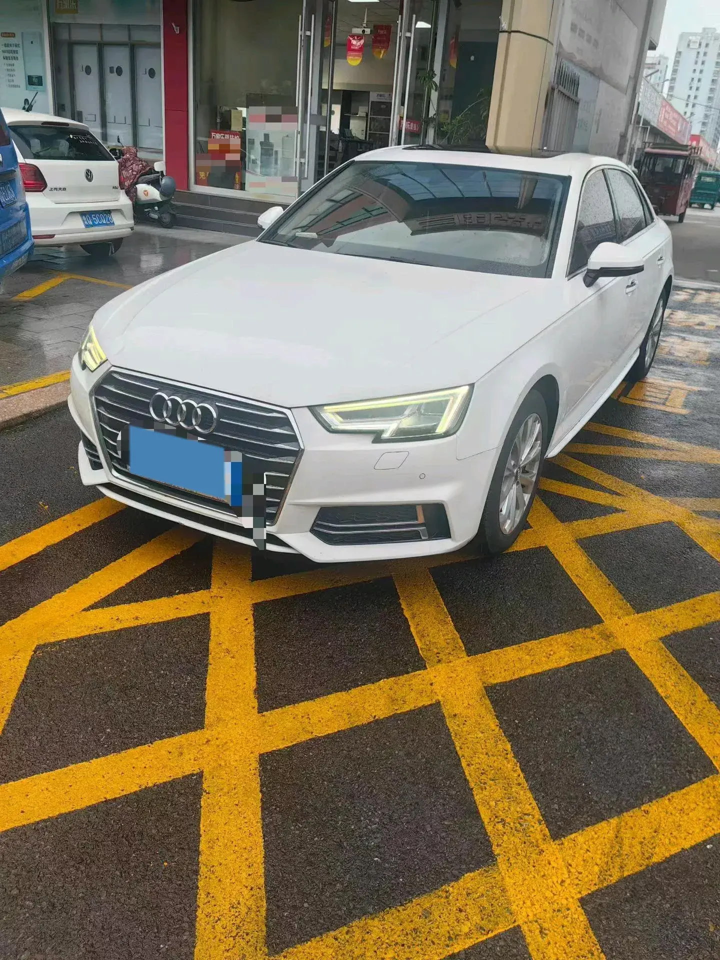 2019 AUDI A4L view 1