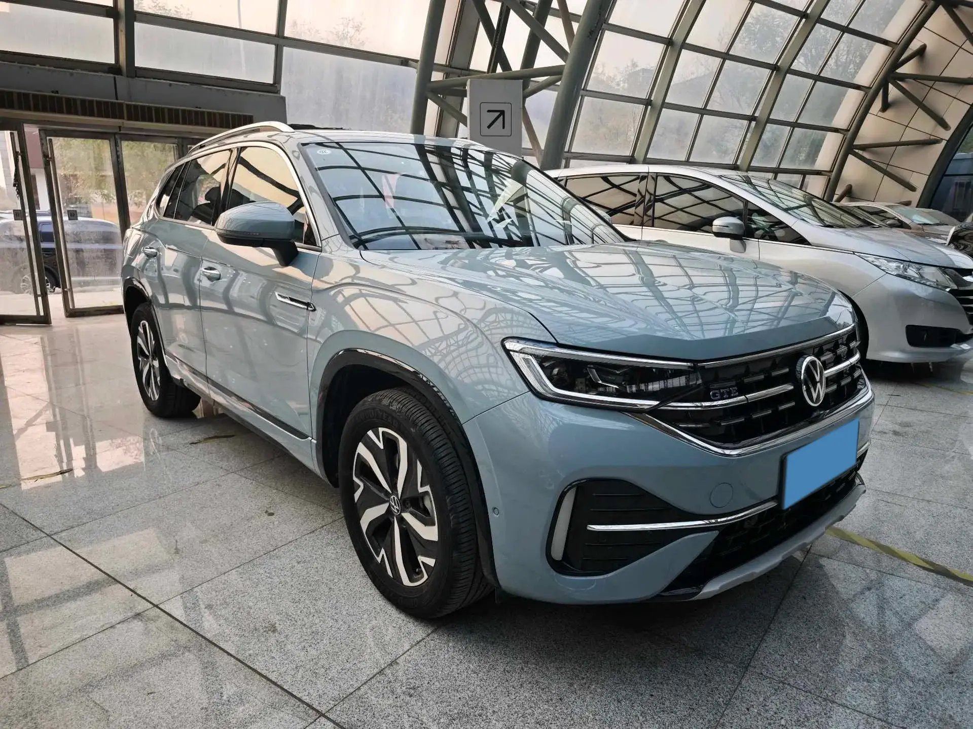 2023 VOLKSWAGEN TAYRON thumbnail 3