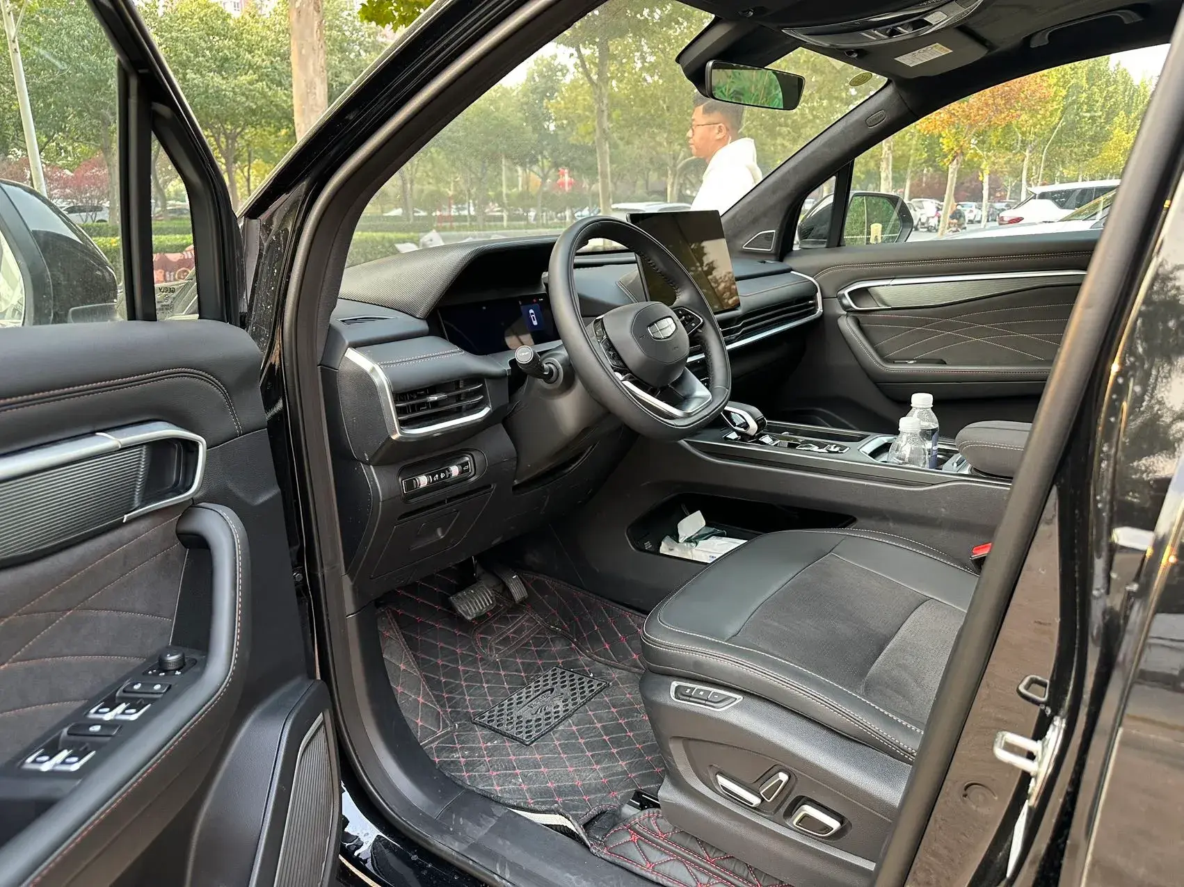 2025 GEELY MONJARO thumbnail 3