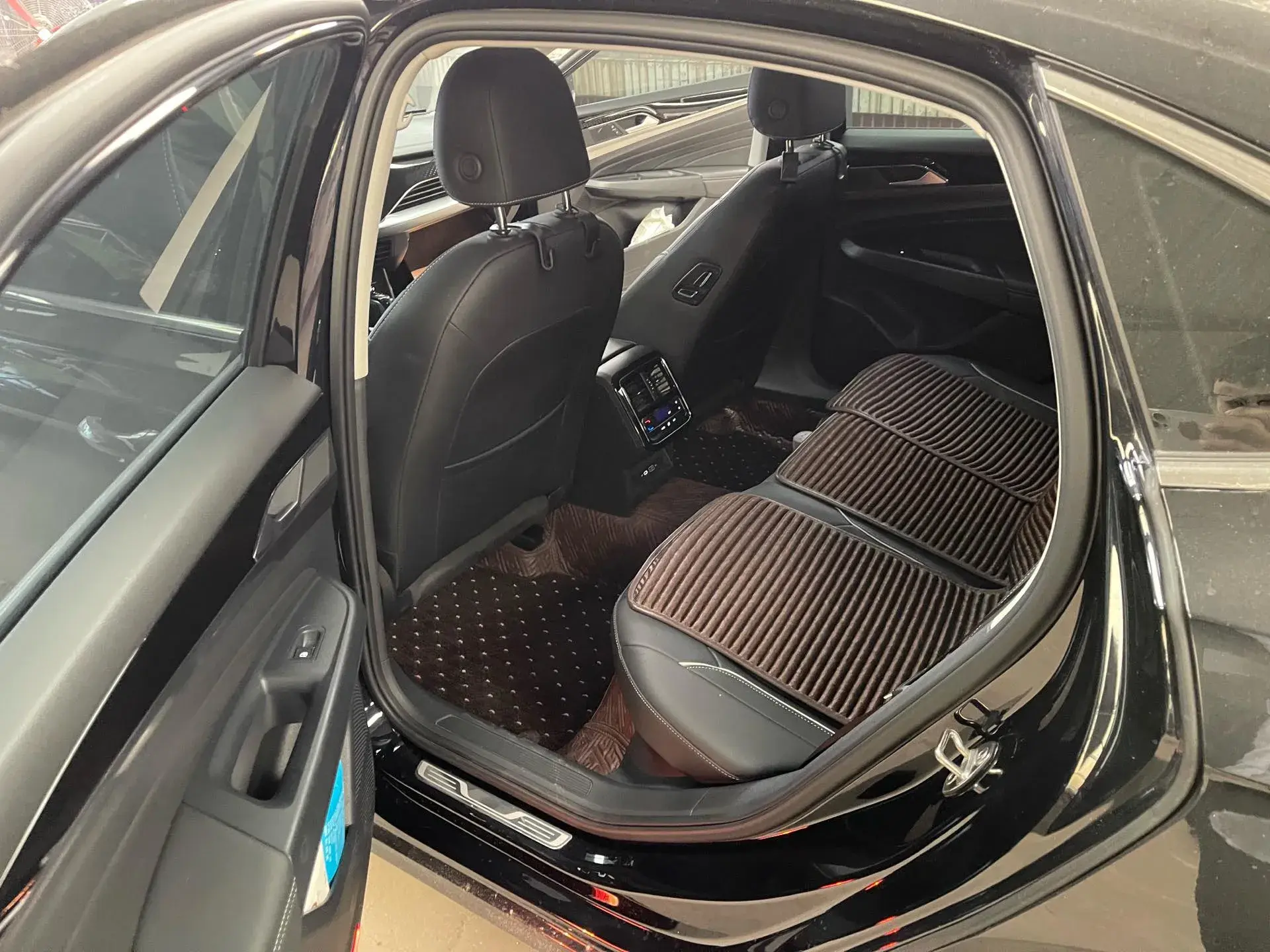 2022 VOLKSWAGEN PASSAT thumbnail 4