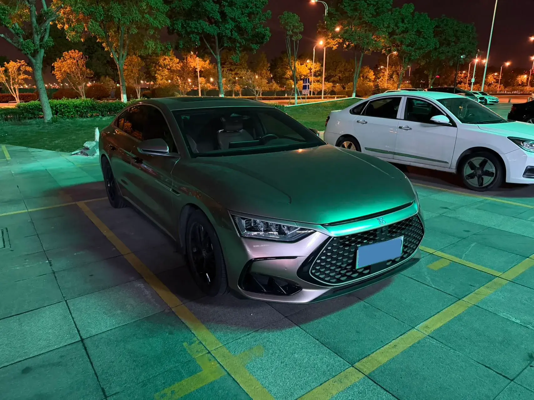 2023 BYD HAN thumbnail 3