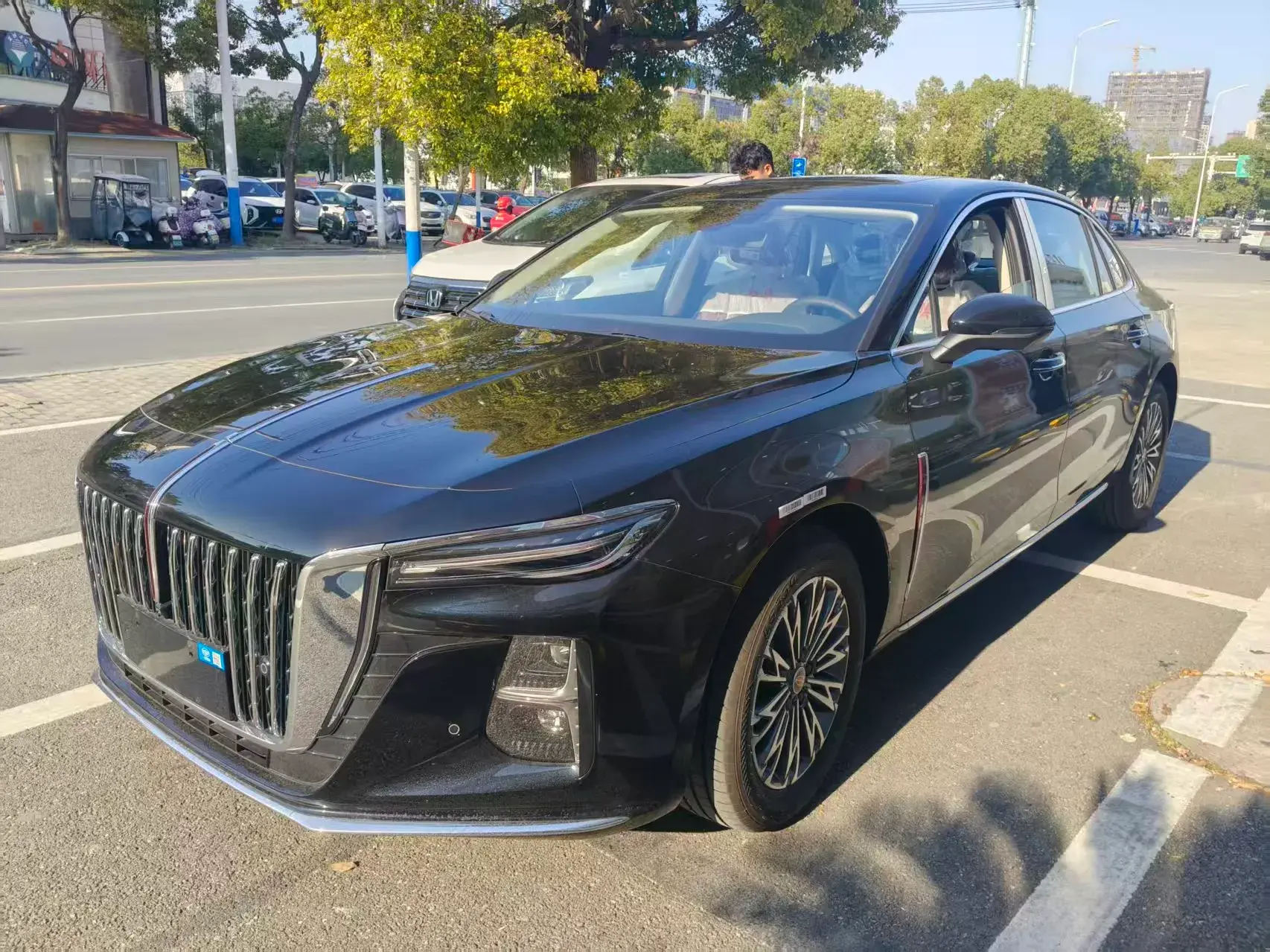 2025 HONGQI H5 view 1
