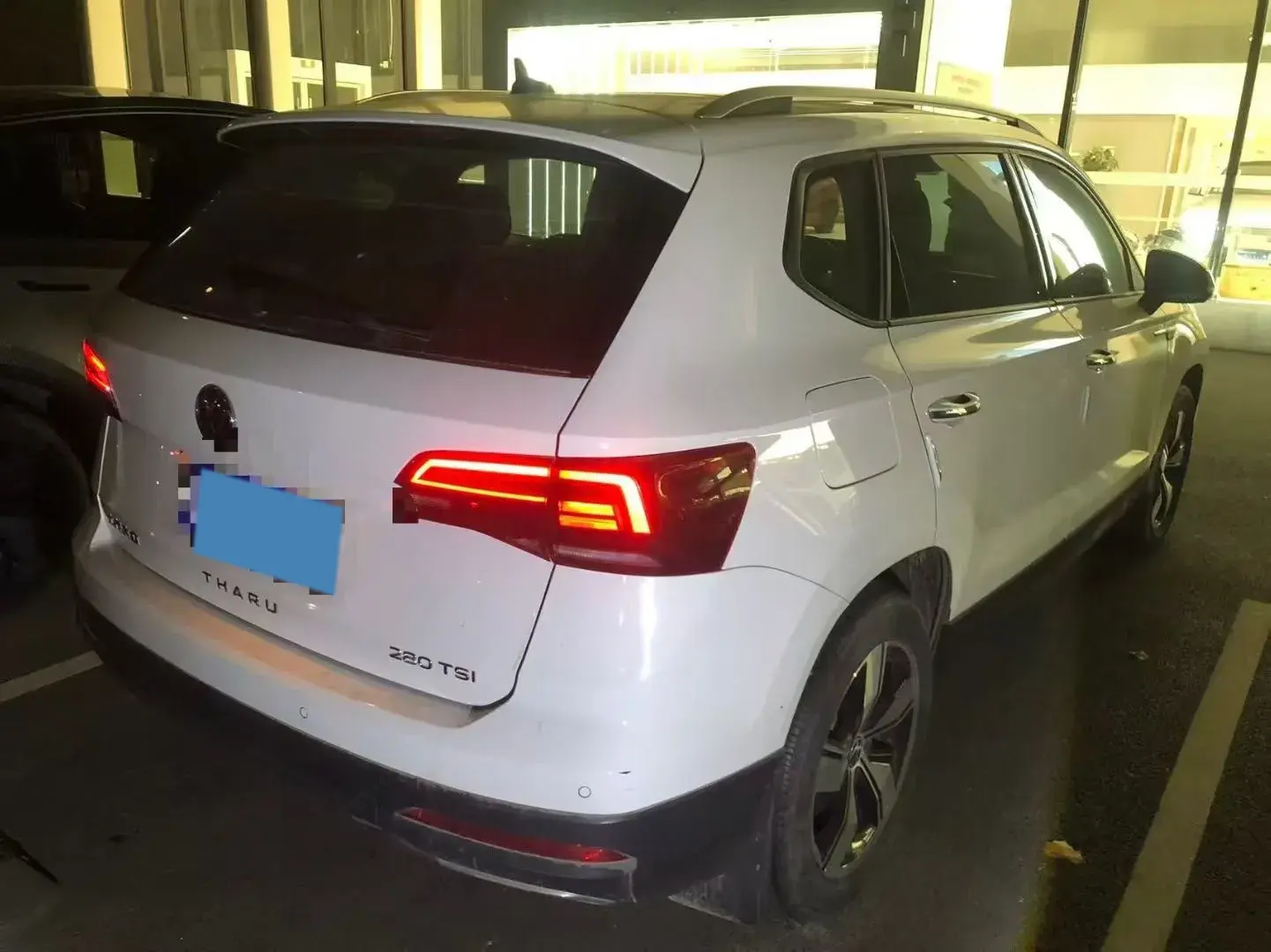 2021 VOLKSWAGEN THARU thumbnail 4