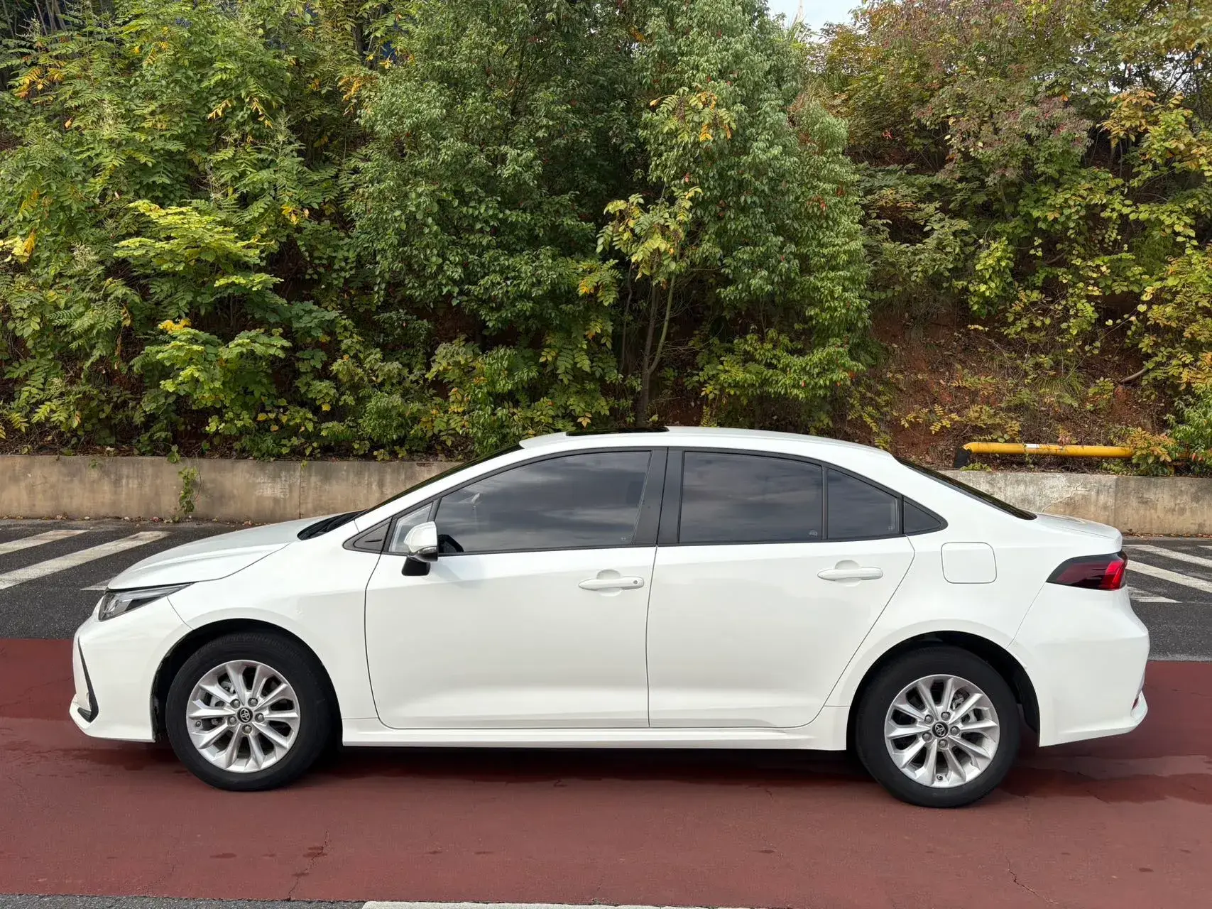 2021 TOYOTA COROLLA thumbnail 4