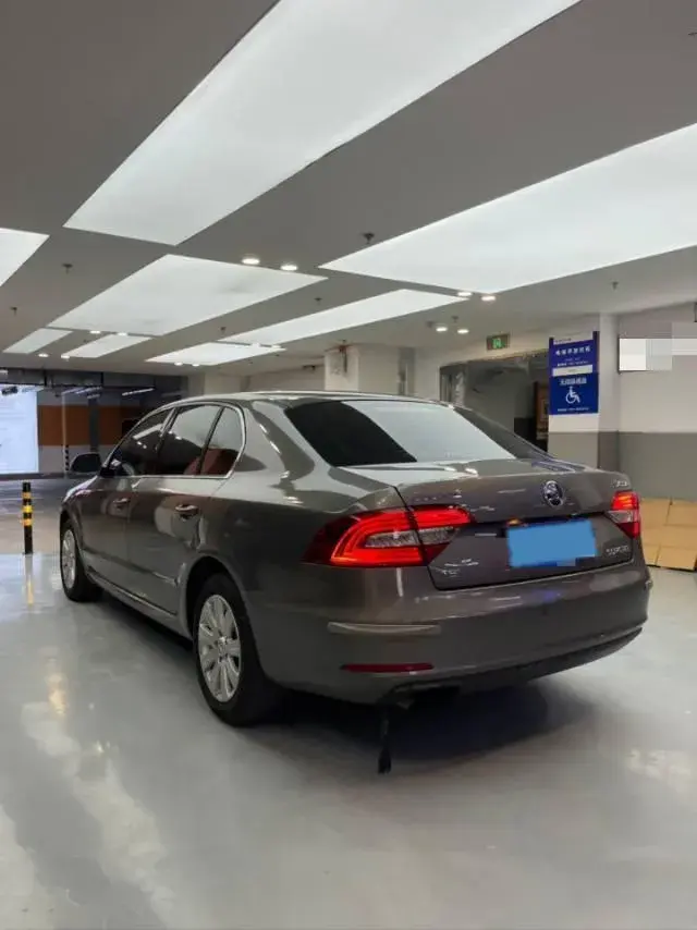 2019 SKODA SUPERB thumbnail 4