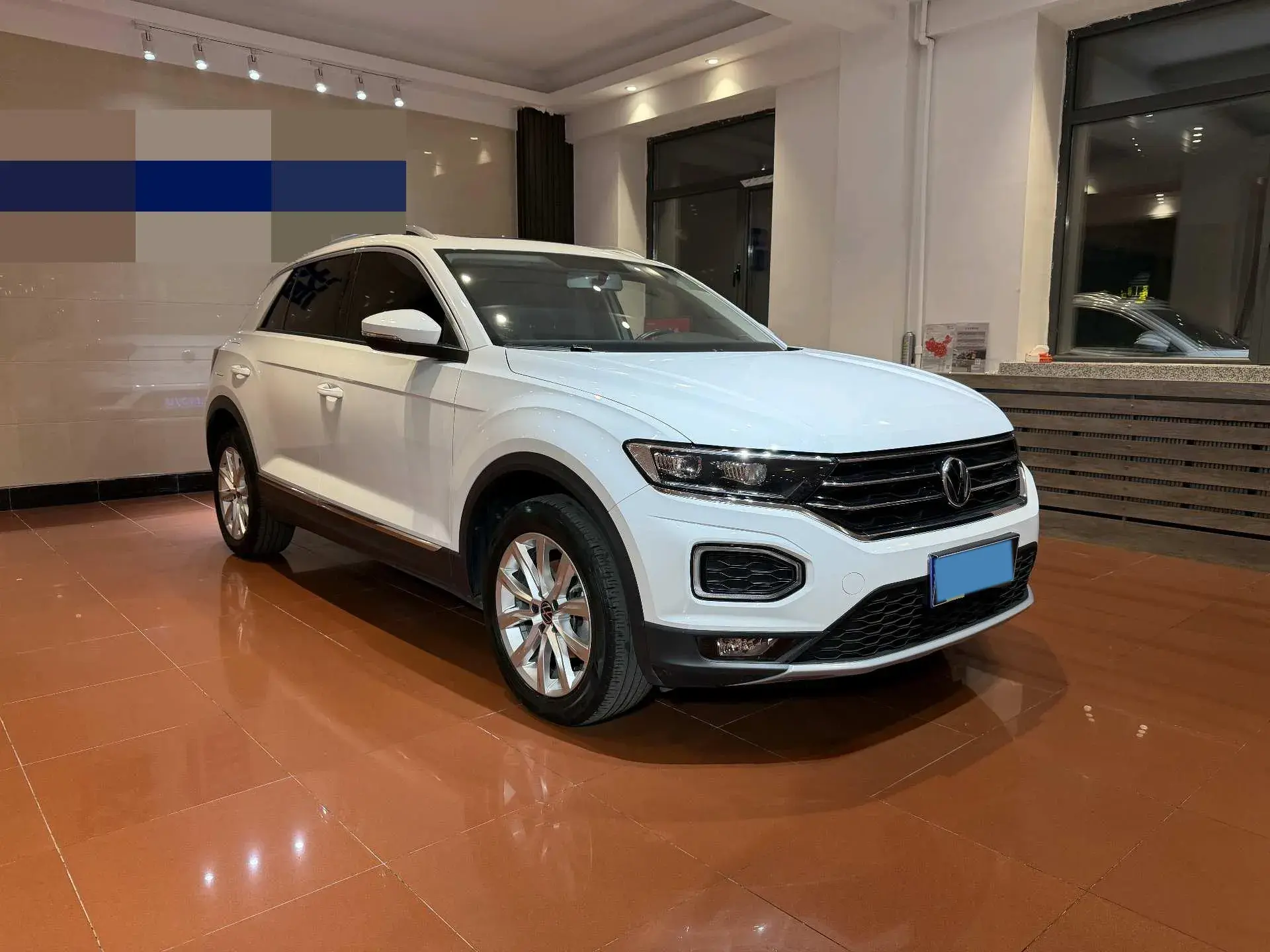 2021 VOLKSWAGEN T-ROC thumbnail 3