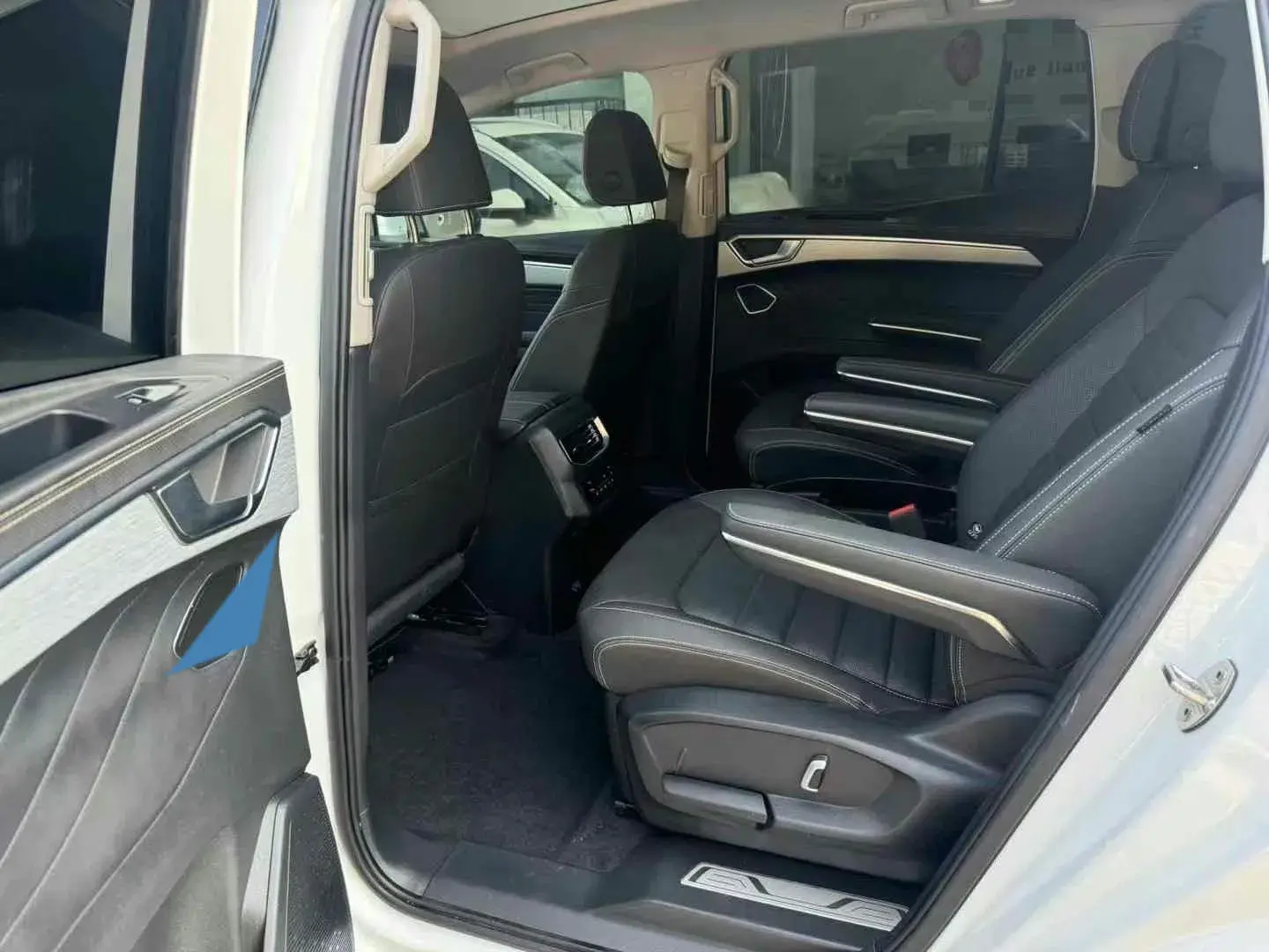 2021 VOLKSWAGEN TALAGON thumbnail 3