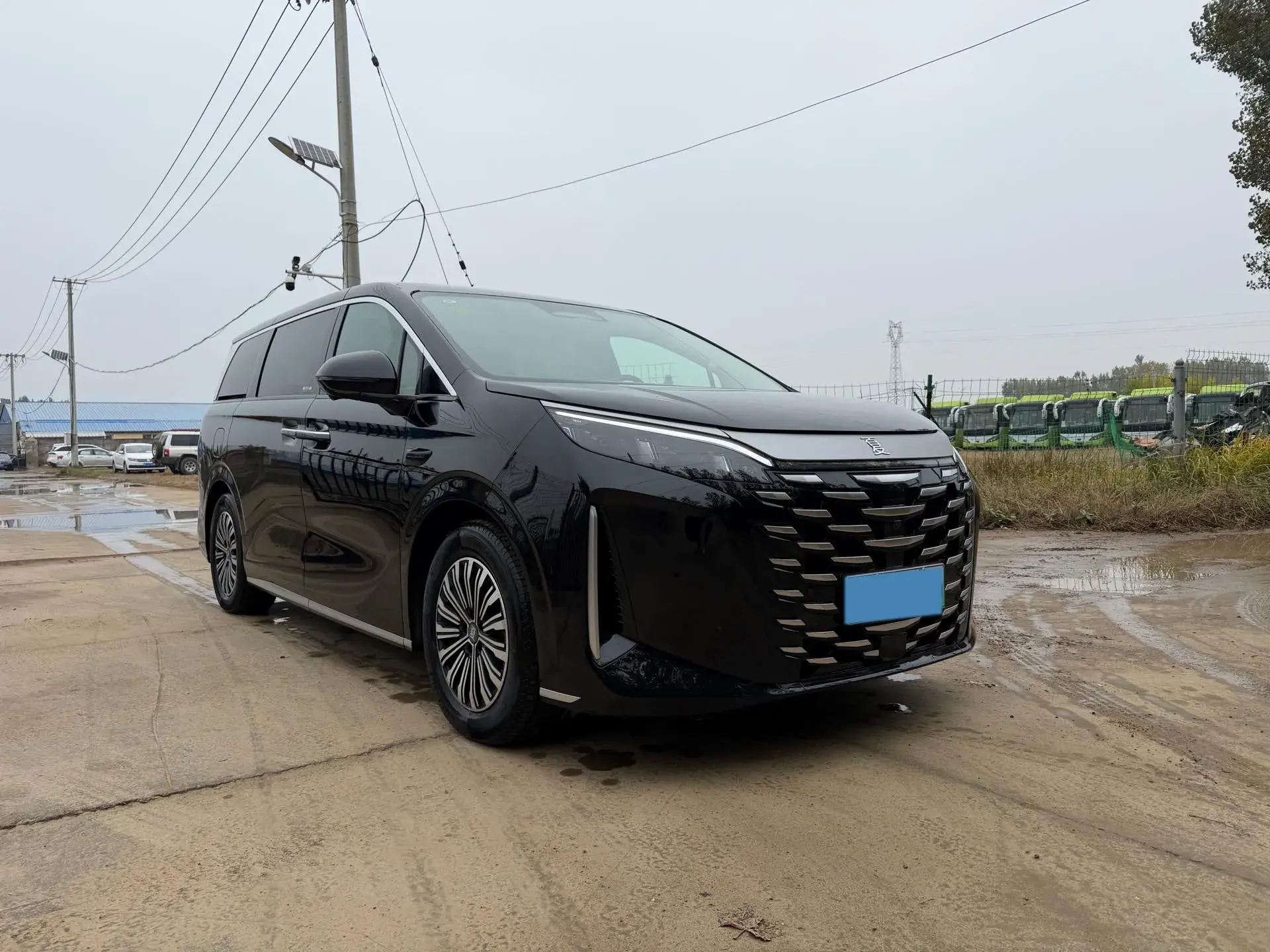 2025 BYD XIA thumbnail 3