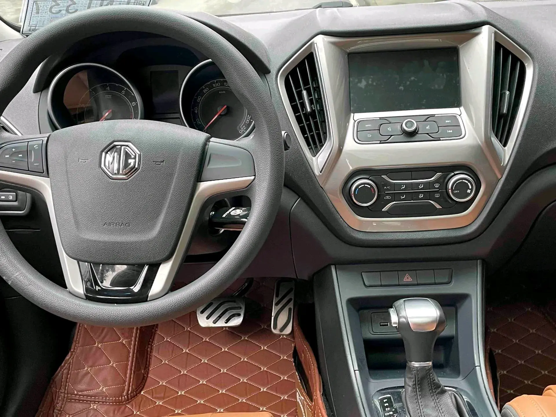 2016 MG GT thumbnail 3