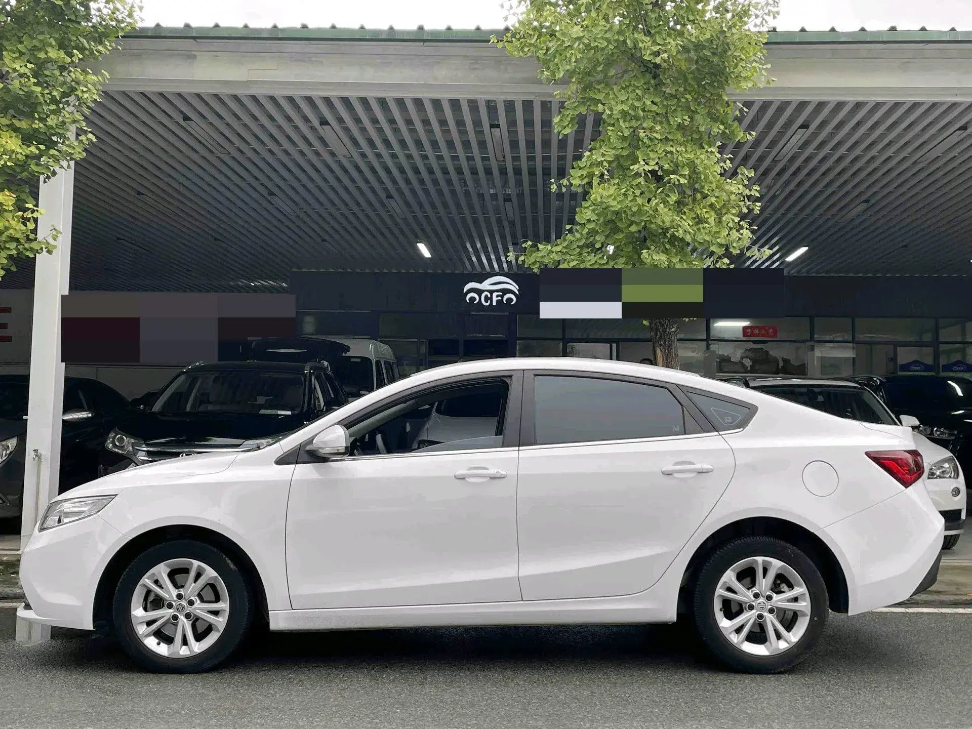 2016 MG GT thumbnail 2